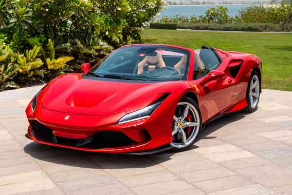 Tips to rent a Ferrari in Dubai